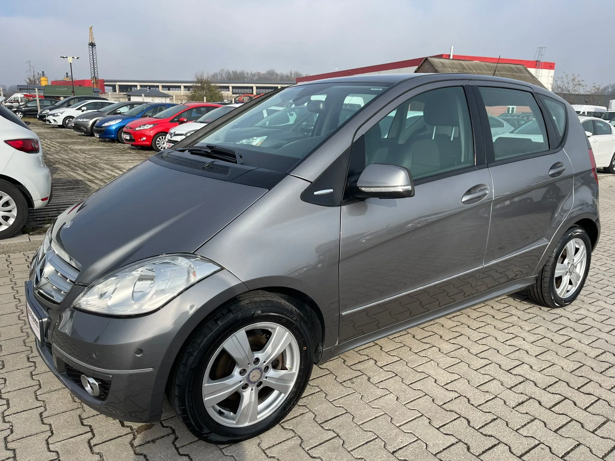 Mercedes A 180 KREDITI NA LICU MESTA Image 1